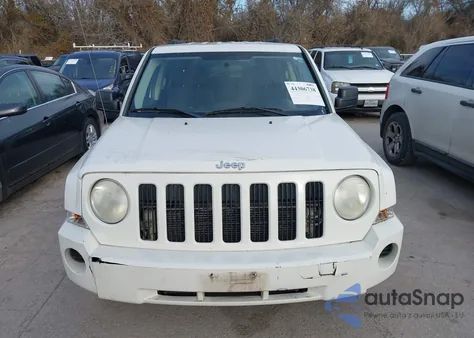 2010 Jeep Patriot Sport z USA, uszkodzony, nr VIN 1J4NT2GA3AD639579
